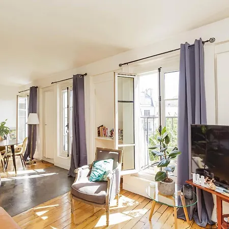 Bright And Comfortable 46 M For 2 With Balcony * Paris