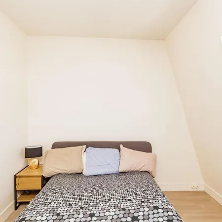 Bright And Comfortable 46 M For 2 With Balcony Daire Paris