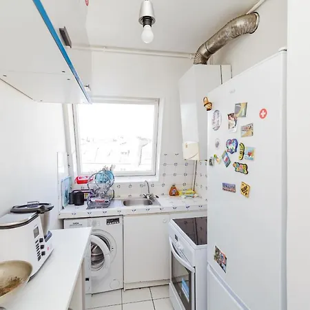 Bright And Comfortable 46 M For 2 With Balcony